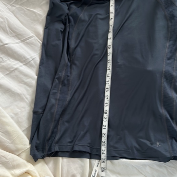 Danskin Now long sleeve performance Tee shirt . Charcoal grey color. Fitted XL. - Picture 7 of 9